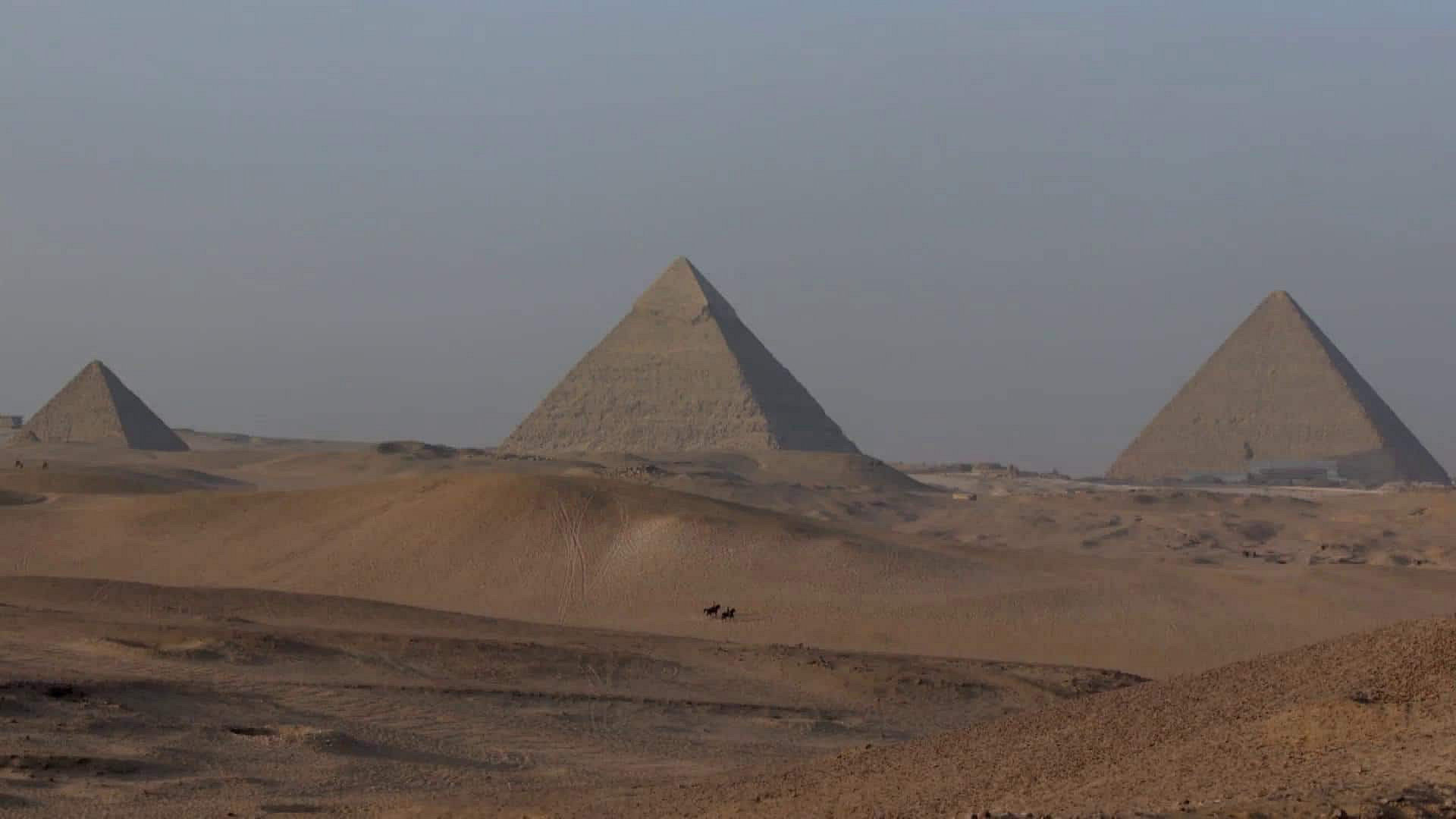 Giza Pyramid, The : Reaching For The Stars