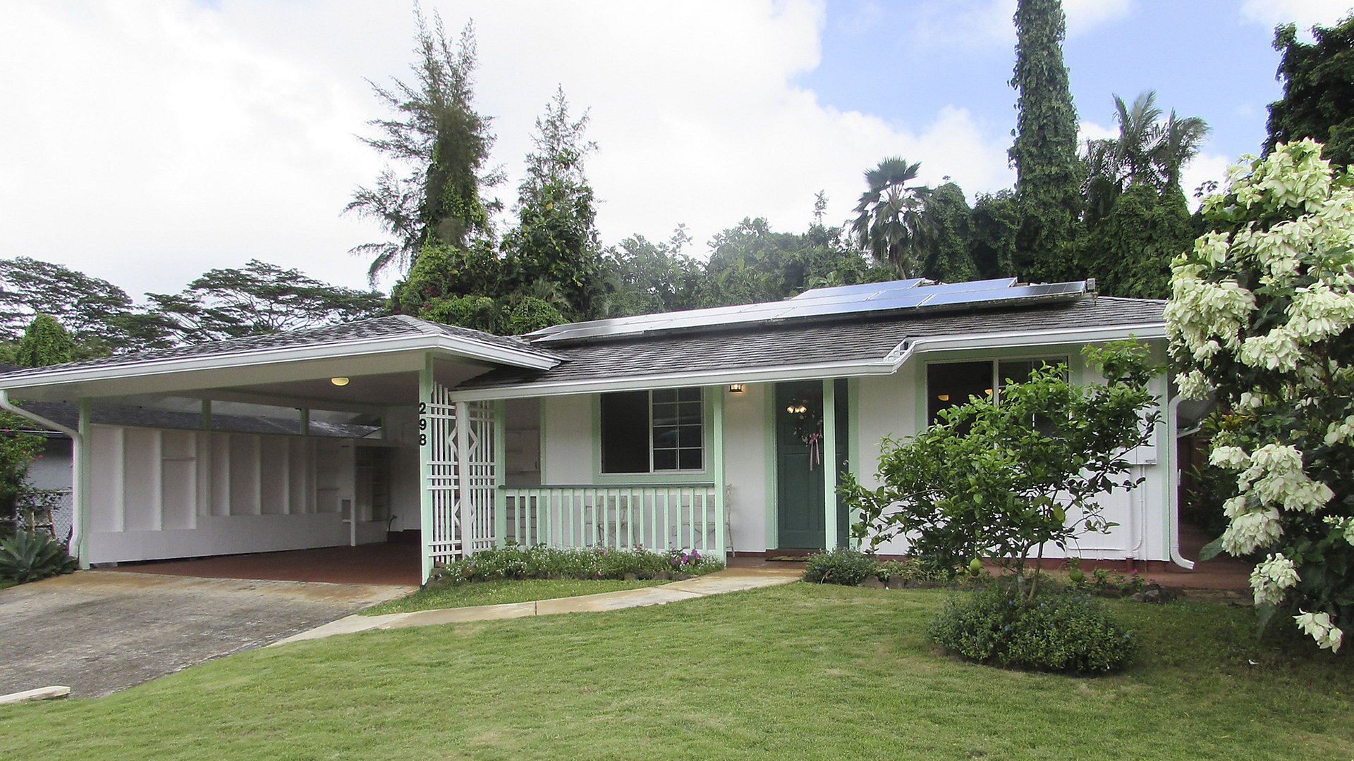 Montana Parents of Six Downsize for Cooler Lifestyle on Kauai