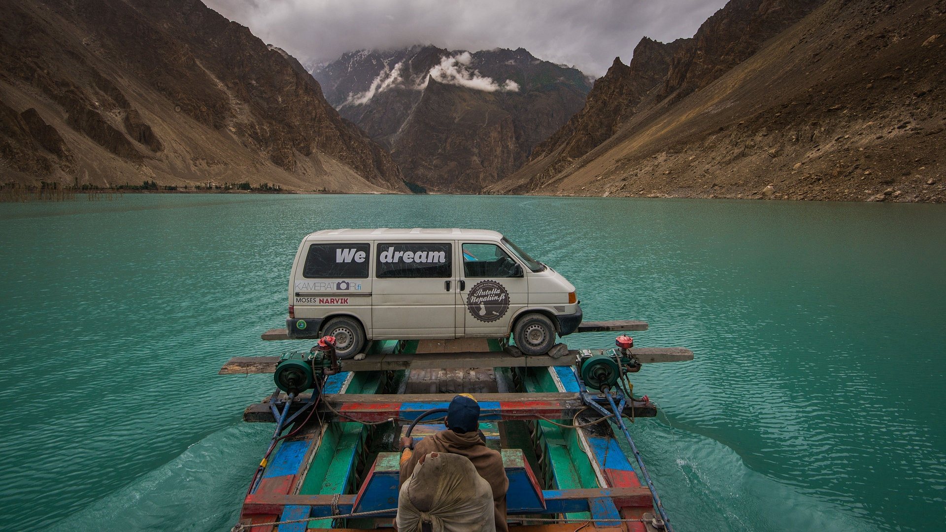 Autolla Nepaliin - Unelmien elokuva